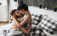 إلى أي مدى يمكن لمشاهدة xxx و xnxx أن تغير توقعاتي الجنسية؟